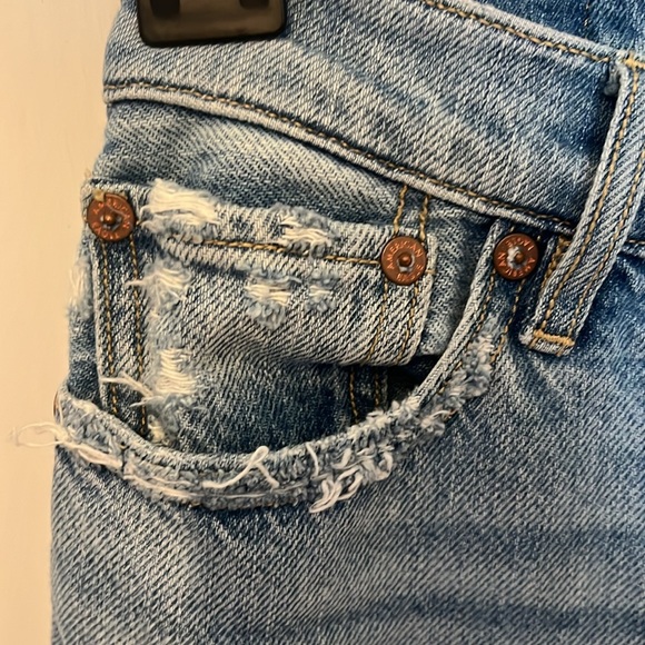 90s boyfriend fit, distressed jeans - Picture 3 of 8